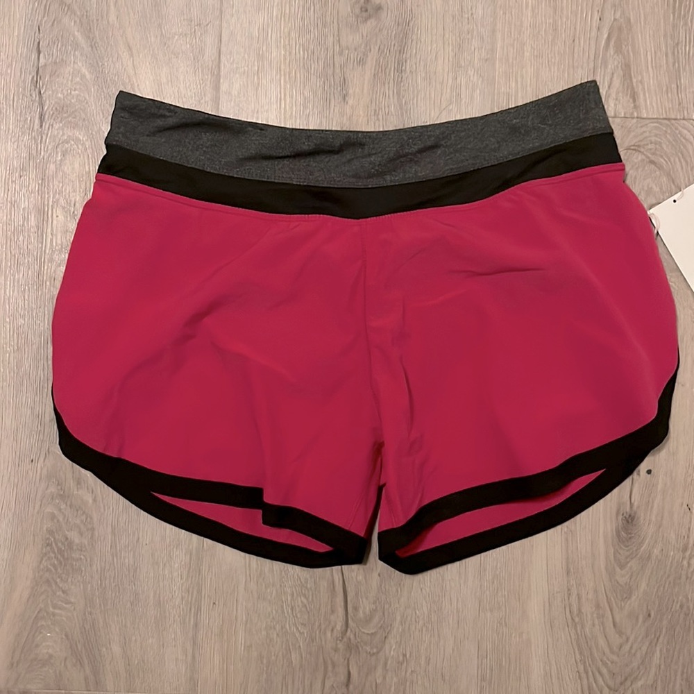 NWT Kyodan bright pink lined running shorts w/ black detail. Women’s sz large.
